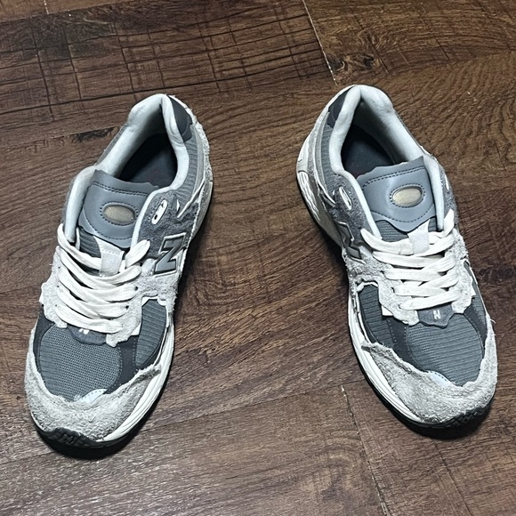 Size 10 New balance 2002R - Picture 3 of 5